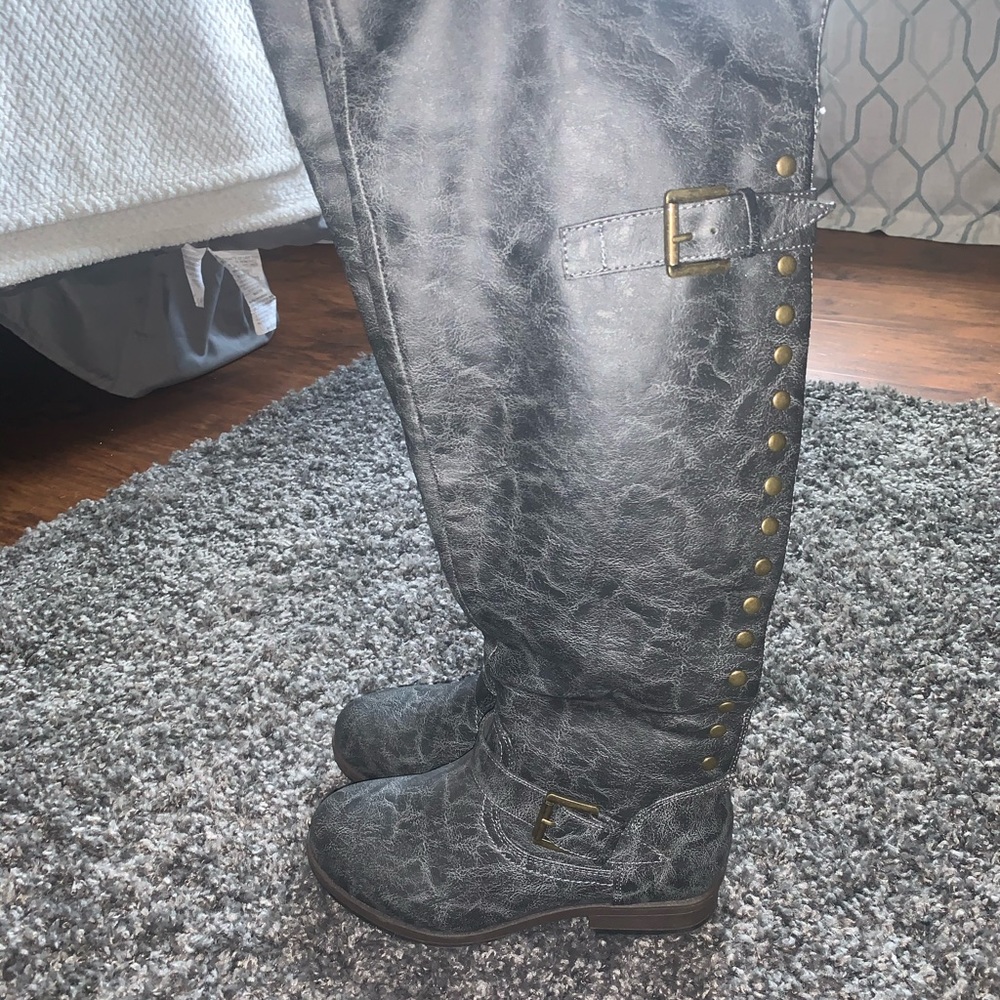 Knee high womens boots size 6